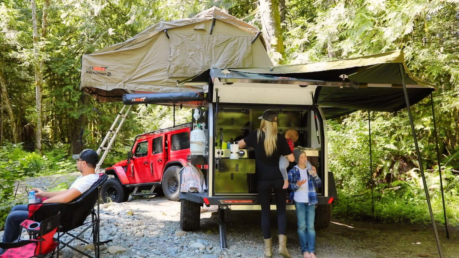 https://offgridtrailers.com/cdn/shop/articles/family_cooking_in_off_road_trailer.jpg?v=1726173070&width=1500